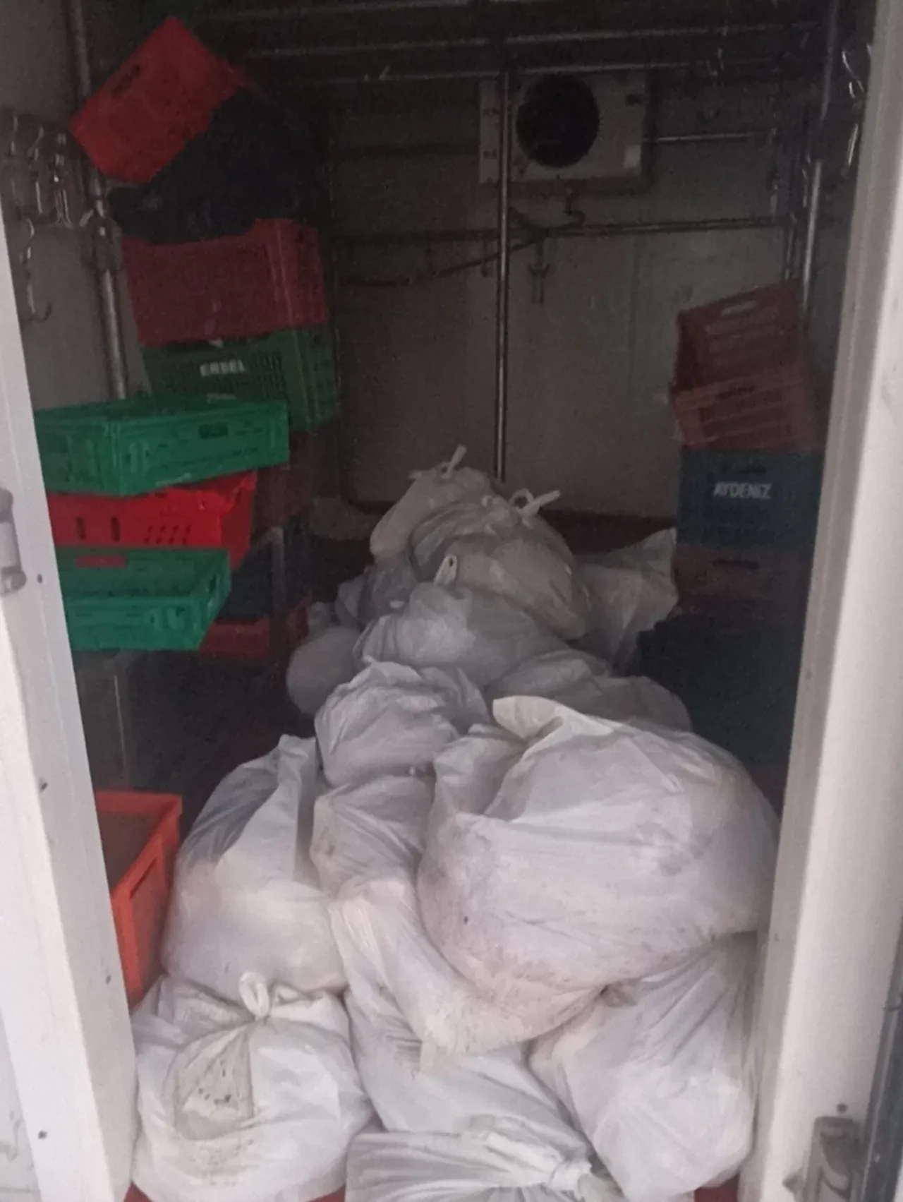 Kötü koku mide bulandıran manzarayı çıkardı! Kasabın deposunda bozuk etler bulundu