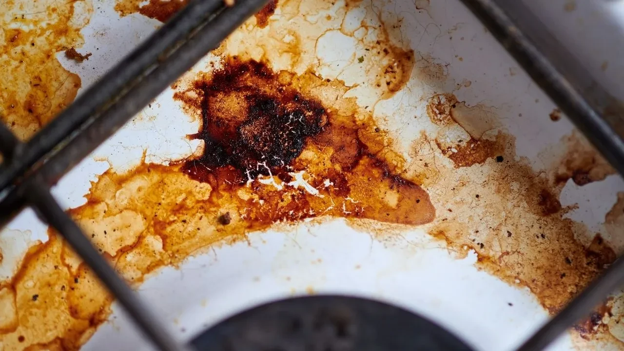 Ocaktaki inatçı yağlara son! Evdeki tek malzemeyle temizlik yöntemi