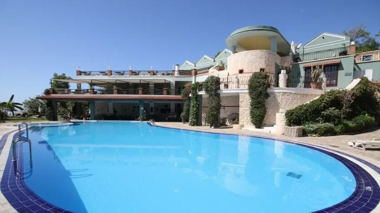 Tatilciler dikkat! Otel ve pansiyonlarda kurallar sil baştan! Av. İbrahim Güllü tatilcilerin yeni haklarını açıkladı!