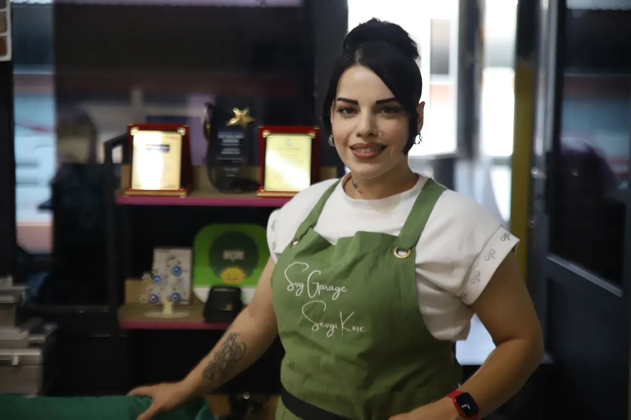 Türkiye Şampiyonu olan genç kız! Sekreter olarak başladığı oto kaplamada patron oldu