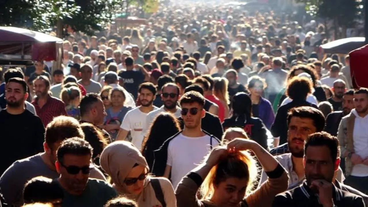 Türkiye'nin en kalabalık mahallesi açıklandı! İlk sırada ne İstanbul ne Ankara var