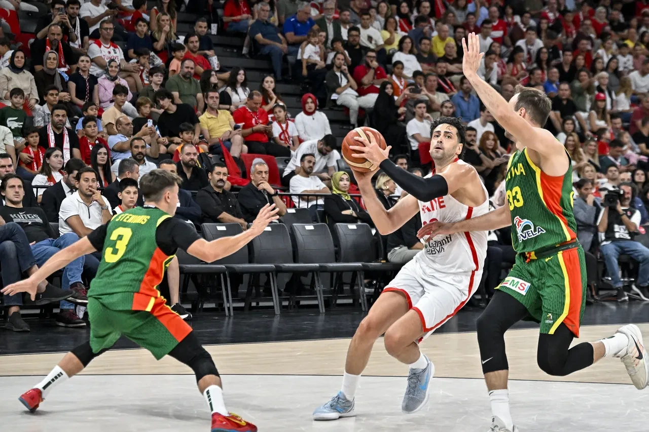 A Milli Erkek Basketbol Takımı, Litvanya’yı farklı geçti