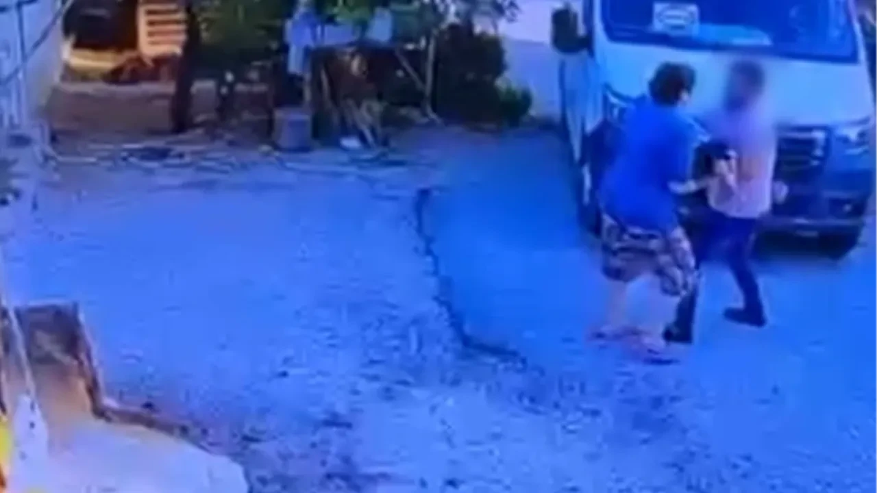 Babasının kullandığı minibüsün altında kalan çocuktan acı haber