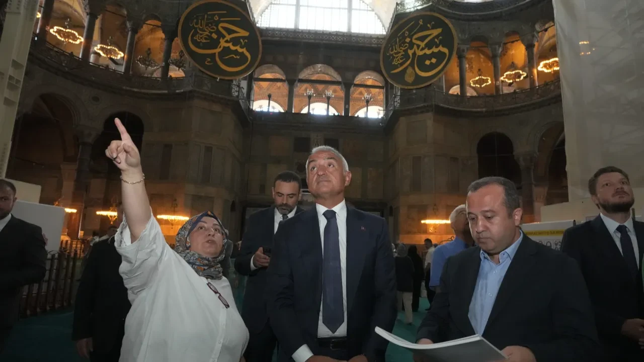 Bakan Ersoy duyurdu! Ayasofya'da kapsamlı restorasyon hız kesmeden devam ediyor