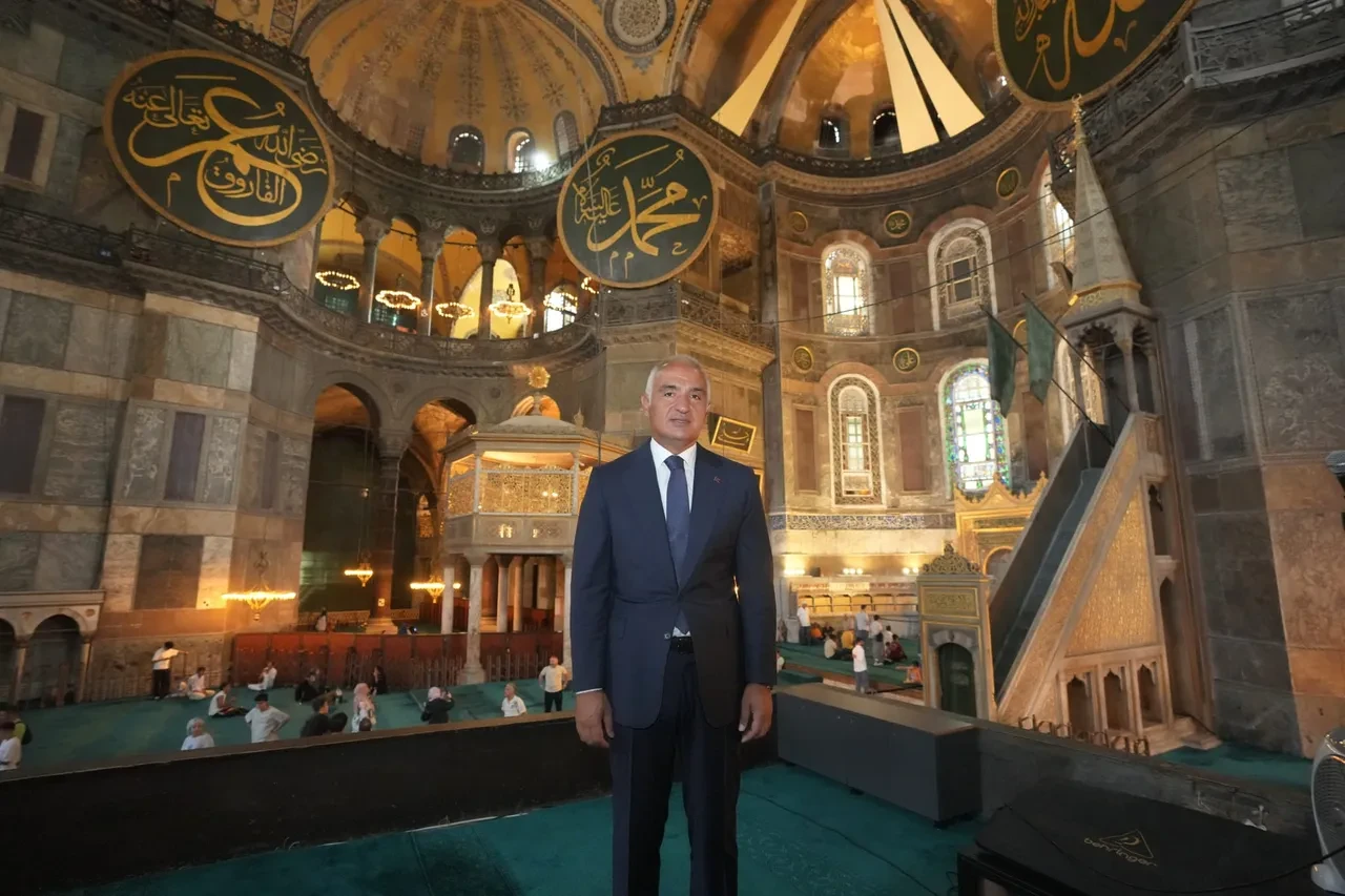 Bakan Ersoy duyurdu! Ayasofya'da kapsamlı restorasyon hız kesmeden devam ediyor