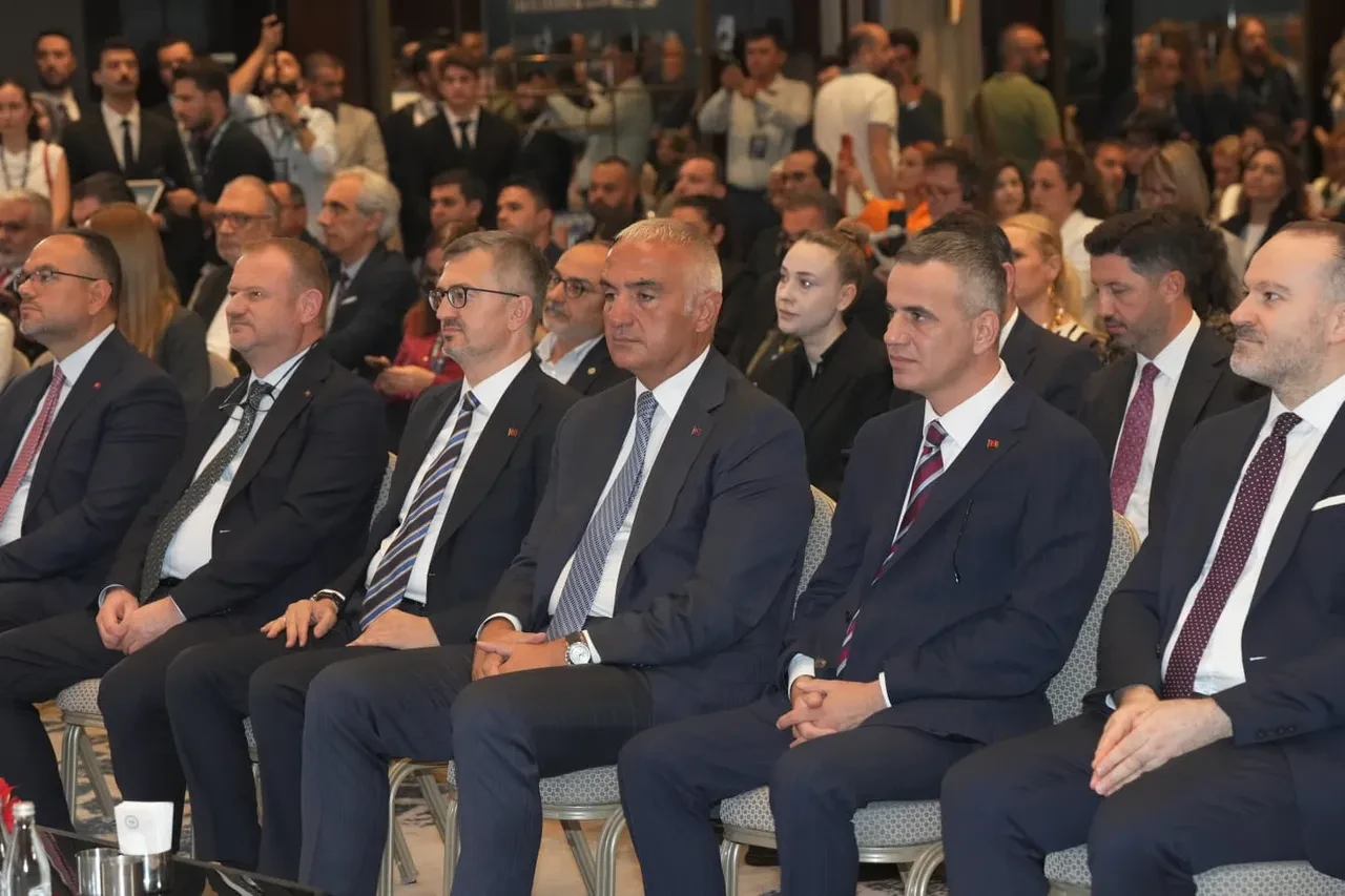 Bakan Ersoy yeni dönemi açıkladı! Türk dizileri 170’e yakın ülkede 1 milyar insana ulaşıyor