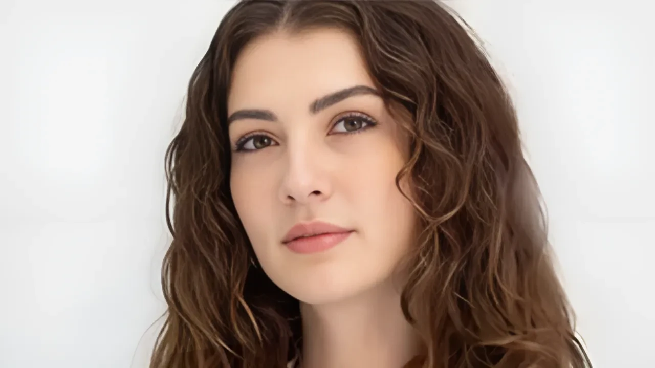 Burcu Özberk’in aşk hayatında sürpriz gelişme! Kalbini ünlü iş insanına mı kaptırdı?