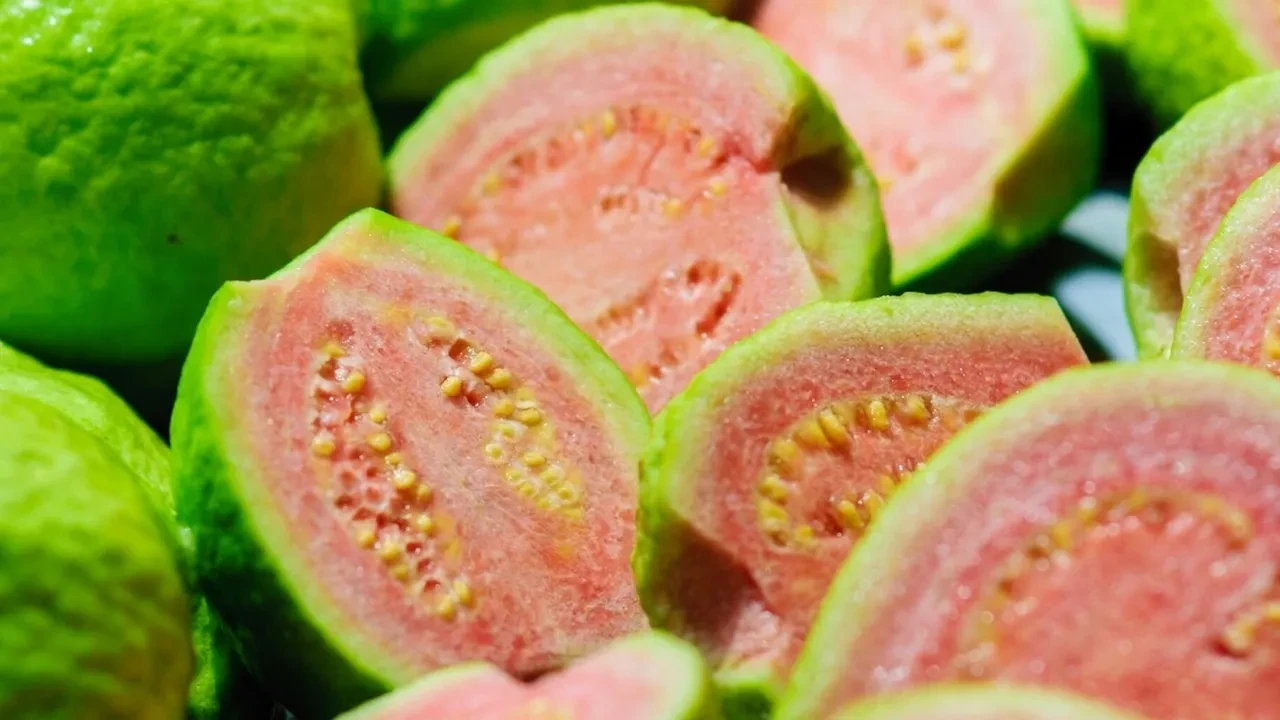 Cilt güzelliğinin tropikal sırrı! Guavanın C vitamini zenginliğini keşfettim