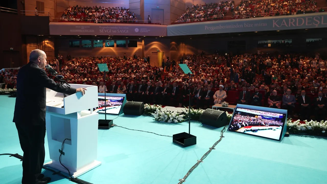 Cumhurbaşkanı Erdoğan'dan İslam ülkelerine ve iç siyasete dönük önemli mesaj: İttifakları büyütmeye çalışıyoruz