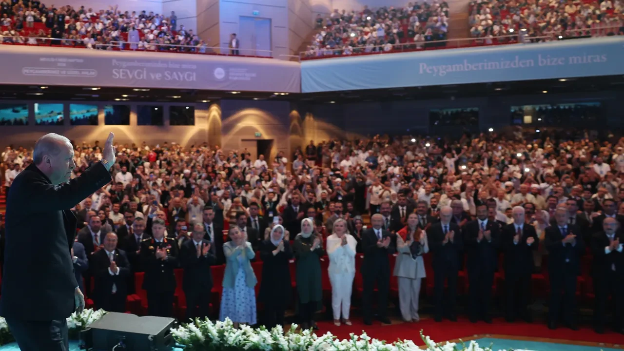 Cumhurbaşkanı Erdoğan'dan İslam ülkelerine ve iç siyasete dönük önemli mesaj: İttifakları büyütmeye çalışıyoruz