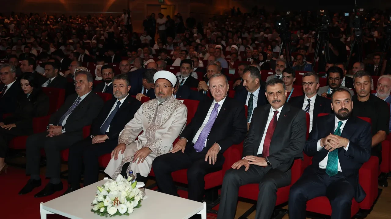 Cumhurbaşkanı Erdoğan'dan İslam ülkelerine ve iç siyasete dönük önemli mesaj: İttifakları büyütmeye çalışıyoruz