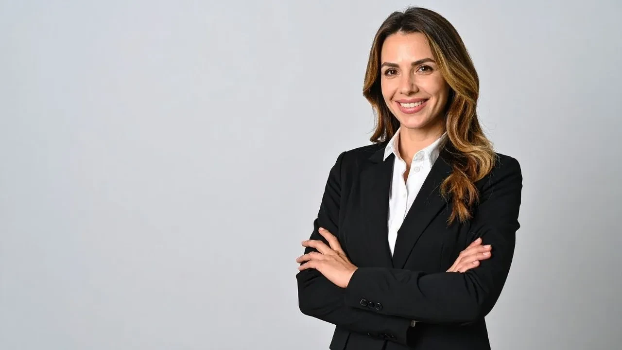 Güçlü görünmek zorunda hissetmeyen kadınların 5 ortak özelliği 2026!