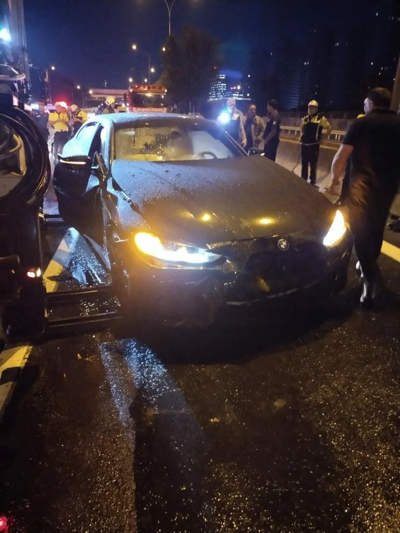 İstanbul'da şiddetli yağış faciası: Esenyurt ve Üsküdar'daki zincirleme kazalarda 10 kişi yaralandı