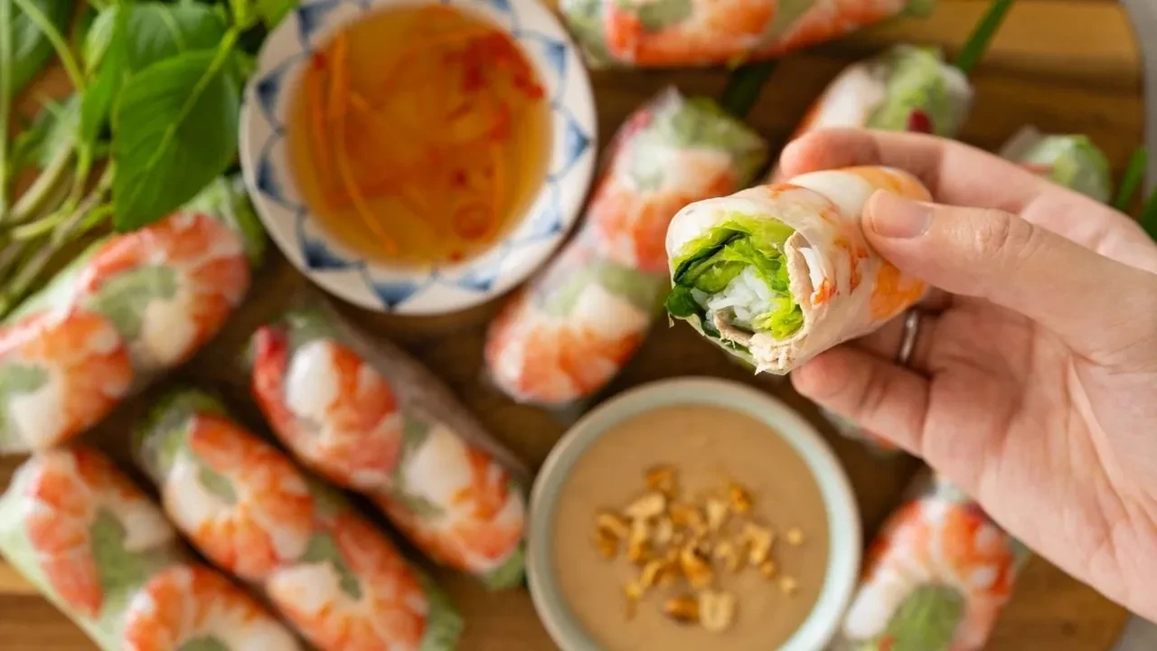 Kızartmadan hazırlanıyor! MasterChef Vietnam Usulü Fresh Spring Rolls tarifi