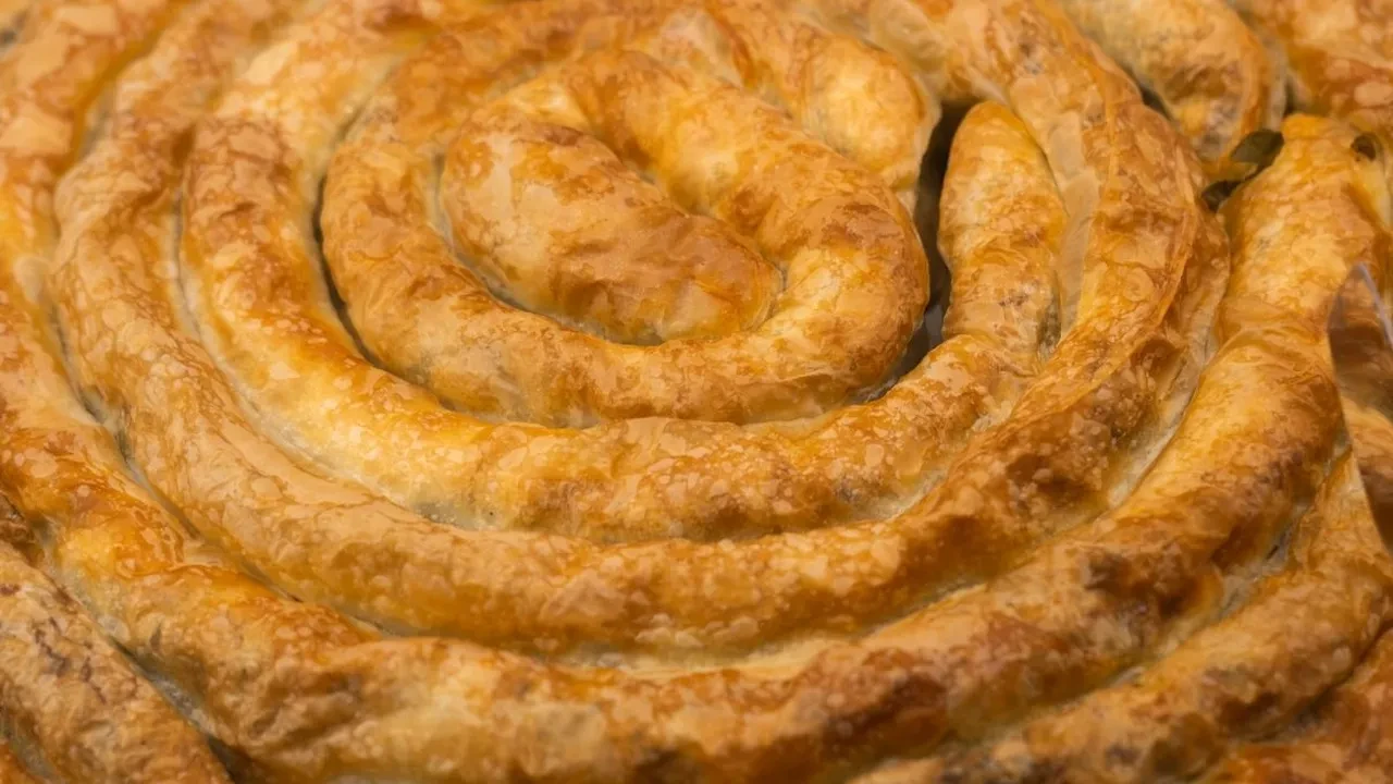 Kütahyalı kadınların börek sırrını keşfettim! Dolamber böyle yapılıyormuş