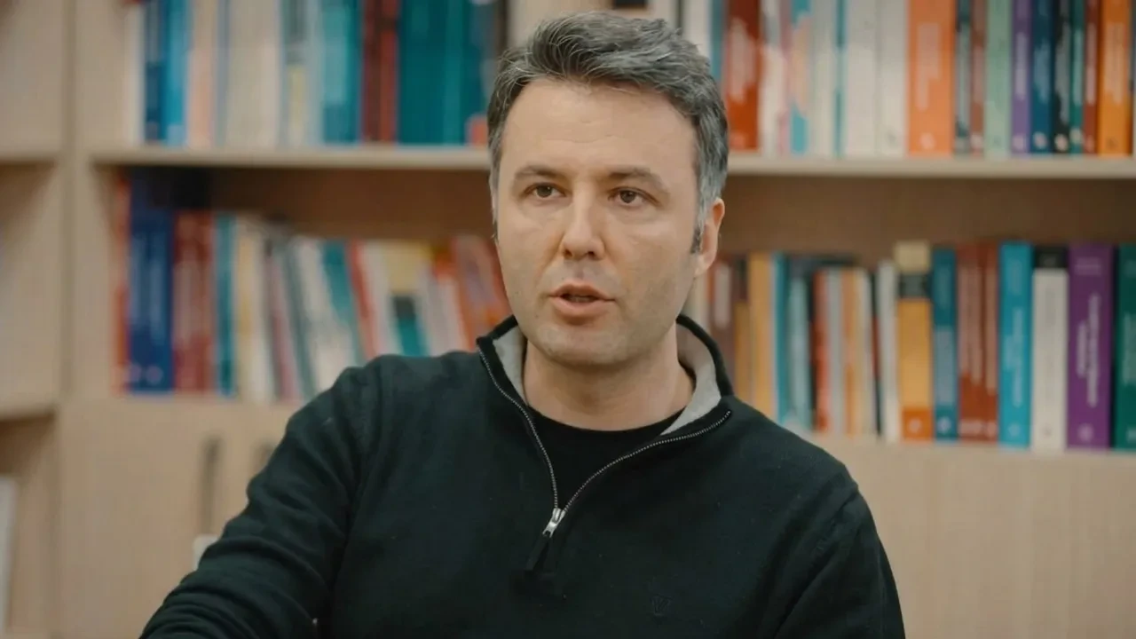 Mehmet Akif Ersoy'a parayla tahliye vadeden 4 şüpheli suçüstü yakalandı