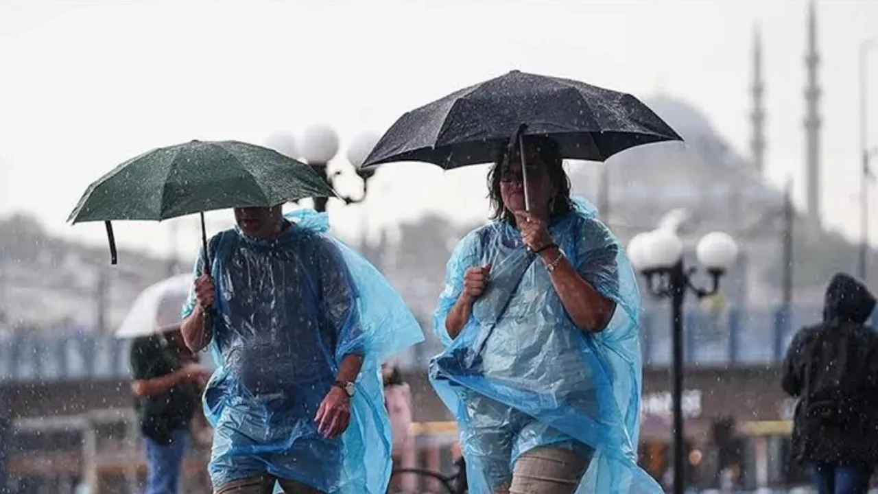 Meteoroloji'den İstanbul için son dakika uyarısı: Sabah saatlerine kadar kuvvetli sağanak bekleniyor