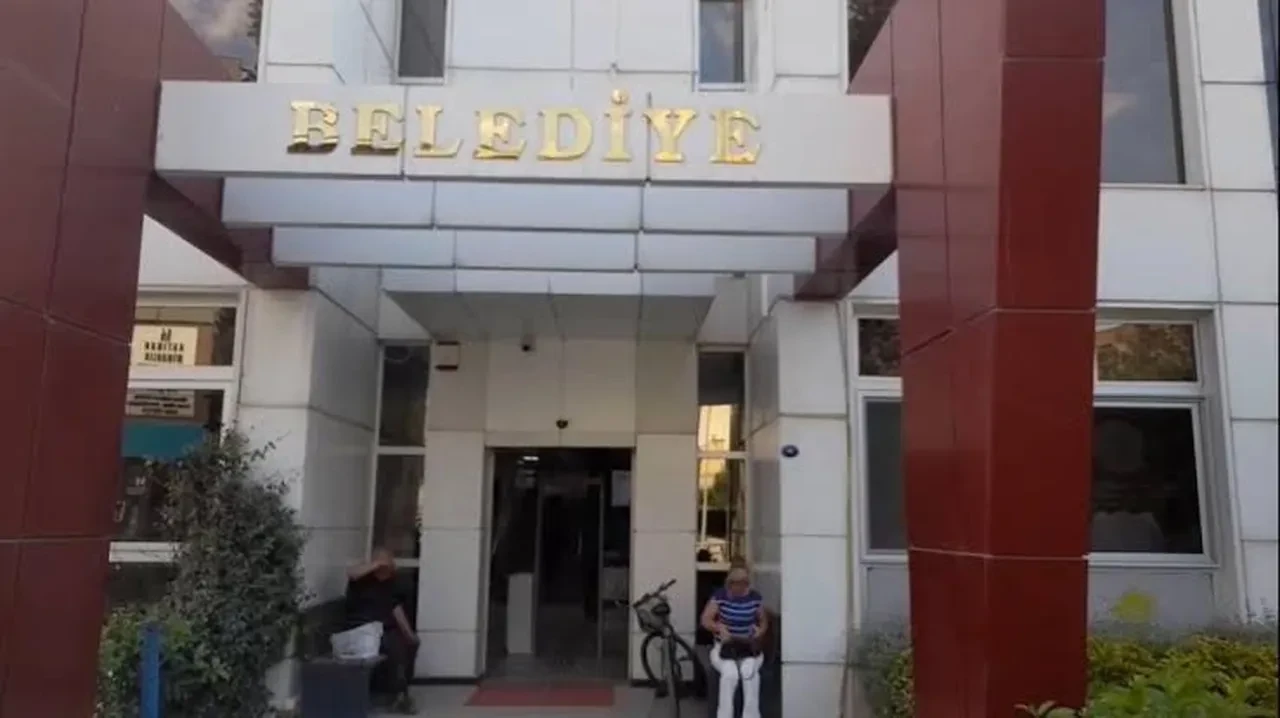Seferihisar Belediyesi soruşturmasında 2 kişiye daha gözaltı