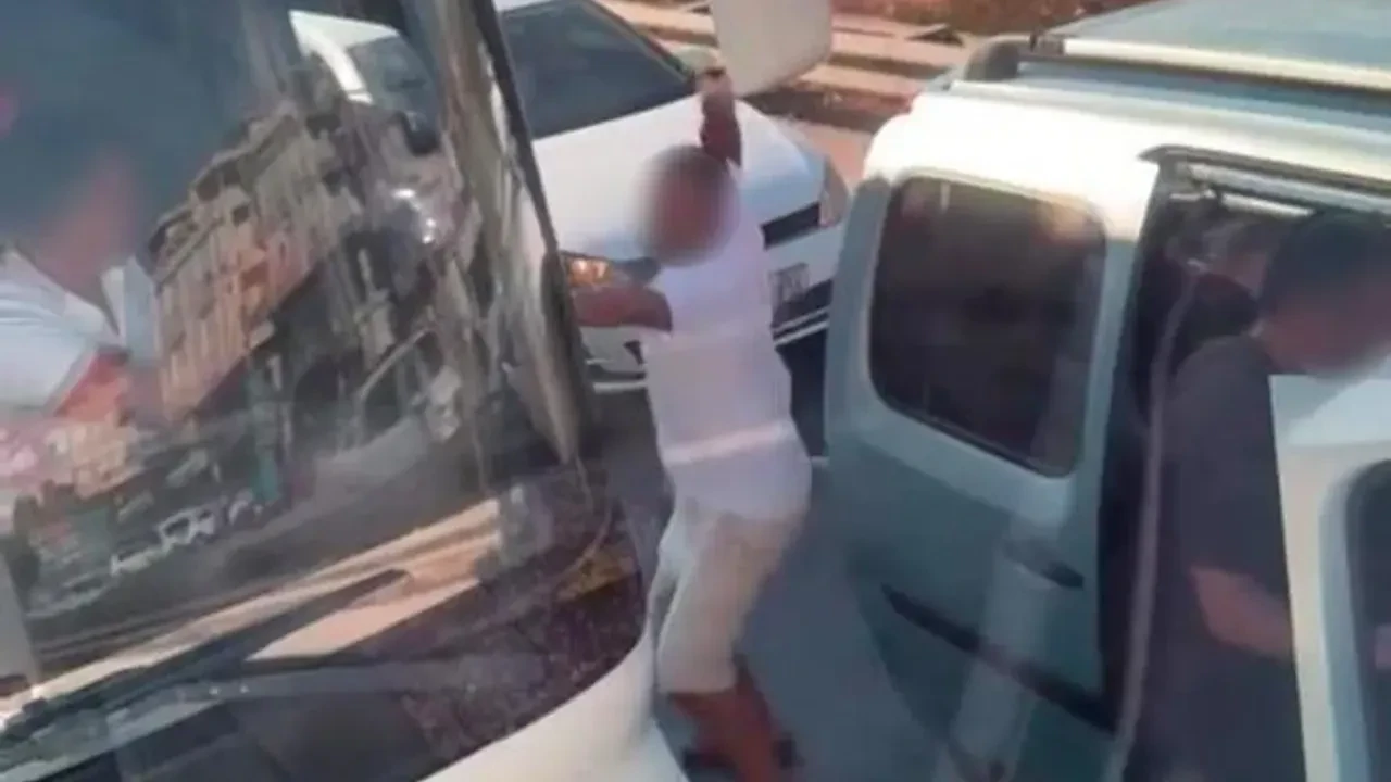 Trafikteki bu kavga pahalıya patladı!