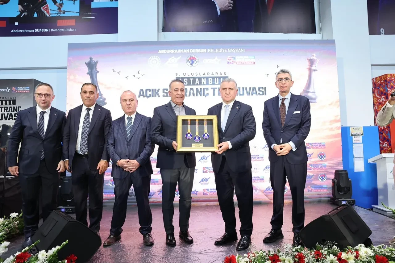 7’den 83’e satranç heyecanı! Sultangazi’de 25 ülkeden 906 sporcu hamle yapıyor!