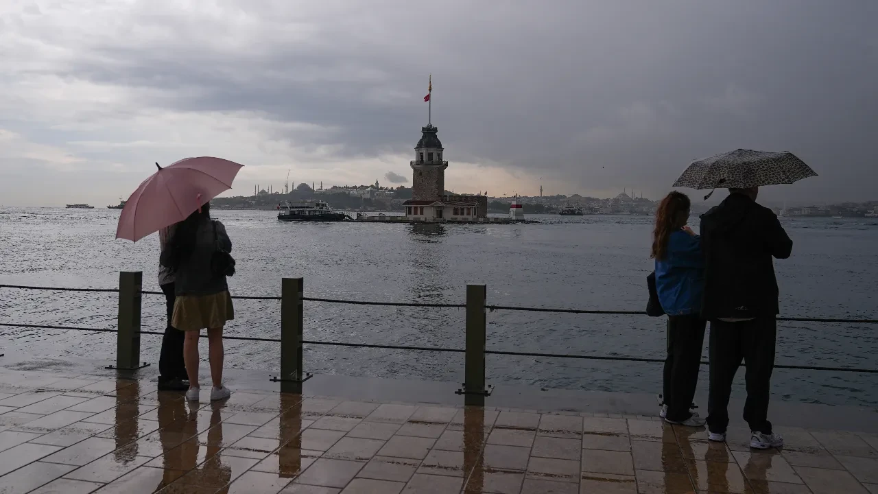 AKOM İstanbul için saat verdi! Sağanak yağış ve poyraz uyarısı