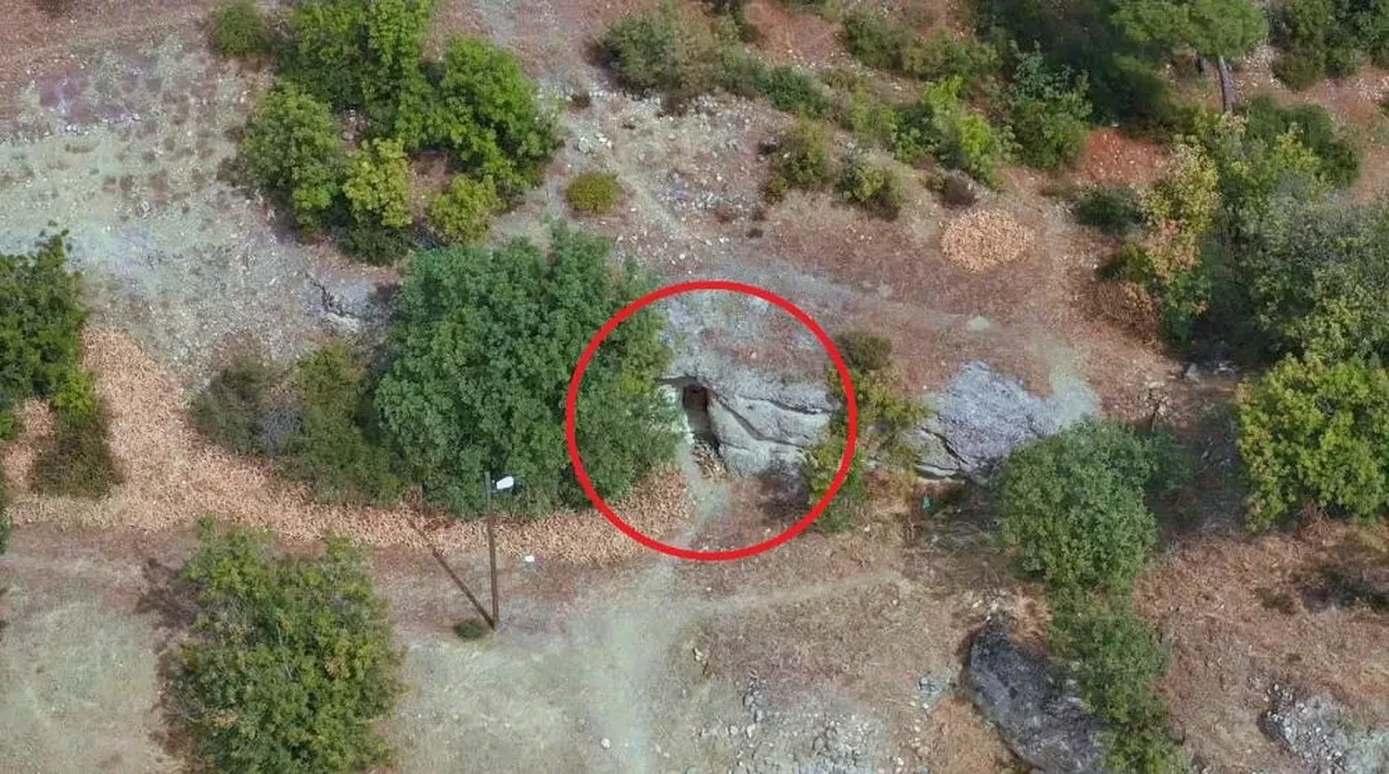 Boyabat'ta kayanın altındaki türbe görenleri şaşırtıyor