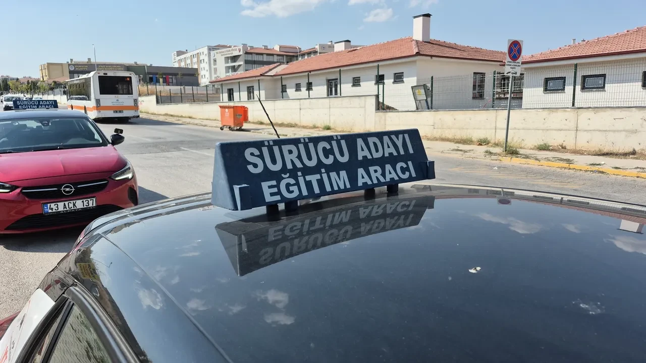Ehliyet sınavında devrim niteliğinde değişiklik! Yıllardır uygulanıyordu, Bakanlık düğmeye bastı