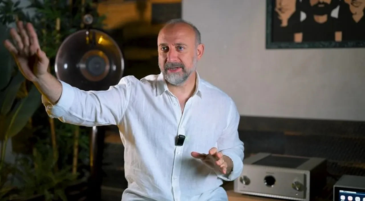 Halit Ergenç'in Londra'daki börekçisine hayran akını! Dükkanın önünde dikkat çeken hareketlilik