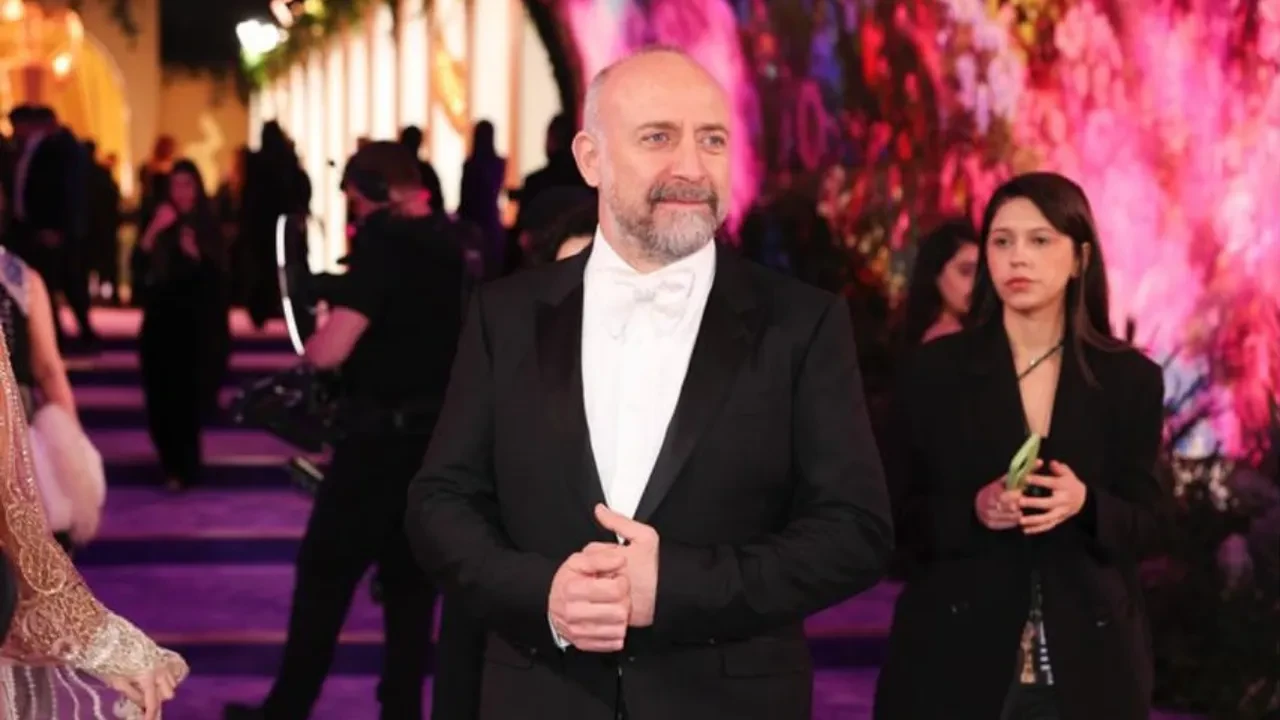 Halit Ergenç'in Londra'daki börekçisine hayran akını! Dükkanın önünde dikkat çeken hareketlilik