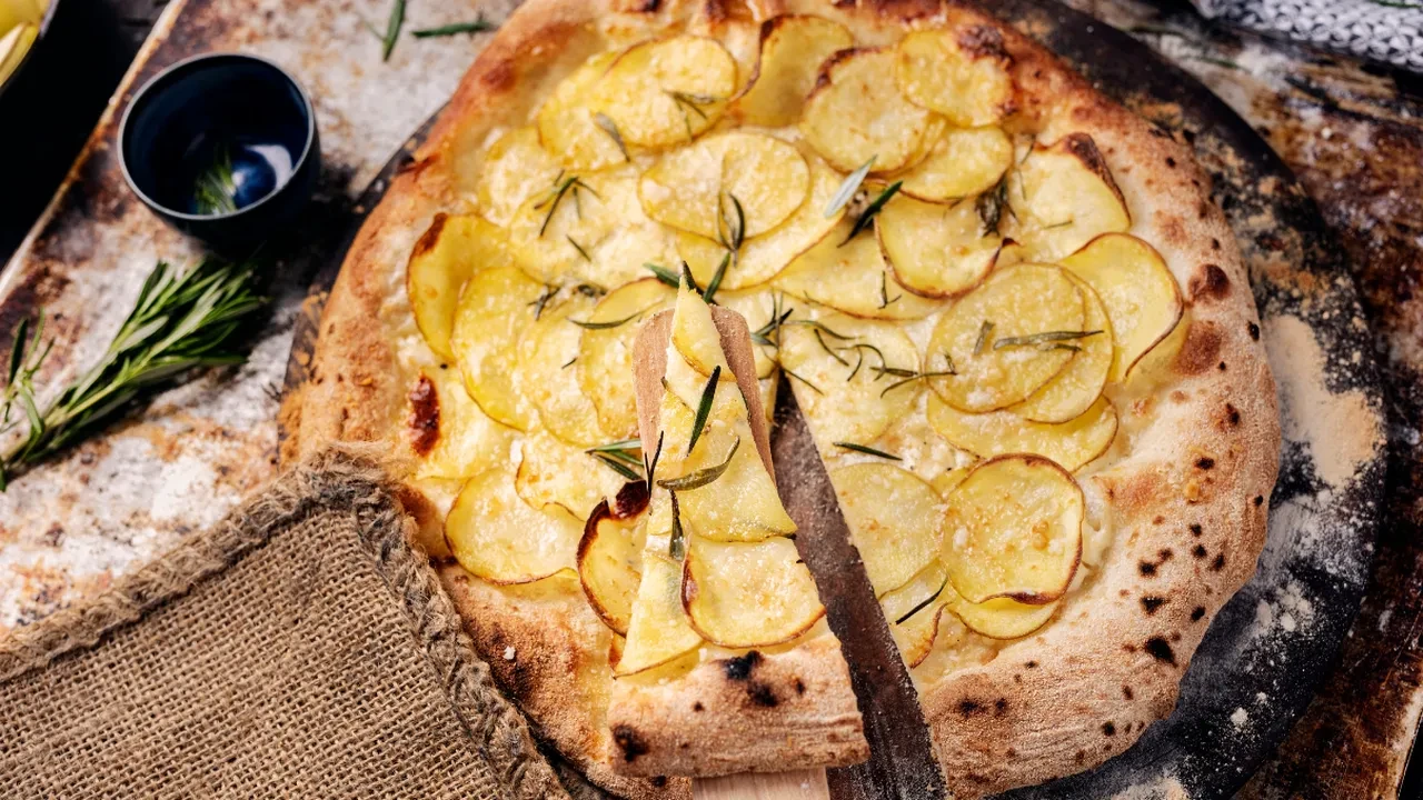 Kahvaltıda pizza keyfi! Patatesle yapılan bu tarif sofraların yeni favorisi oldu
