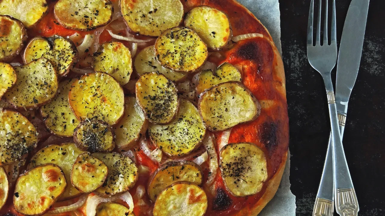 Kahvaltıda pizza keyfi! Patatesle yapılan bu tarif sofraların yeni favorisi oldu