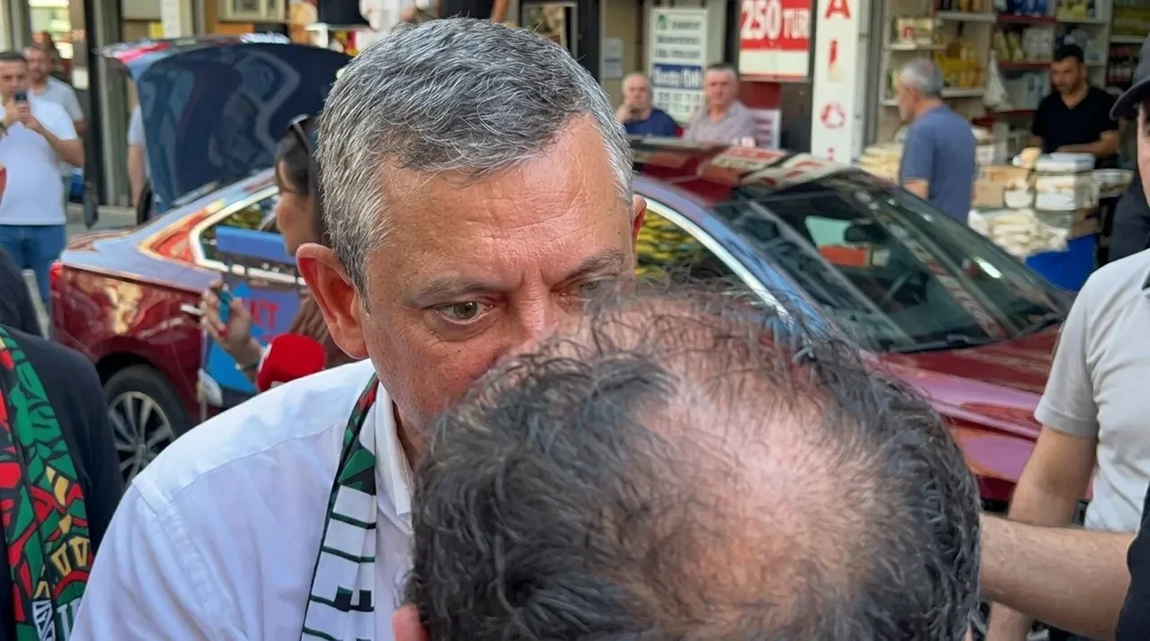 Özgür Özel Kocaeli'de vatandaşı azarladı: Lanet olsun