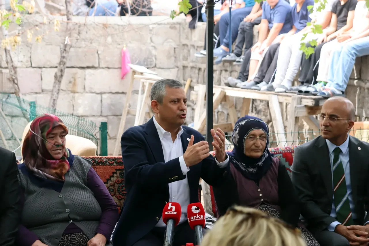 Yeni Parti Genel Başkanı Özgür Özel’den dikkat çeken gaf: Kayseri’ye CHP’li belediye getireceğiz