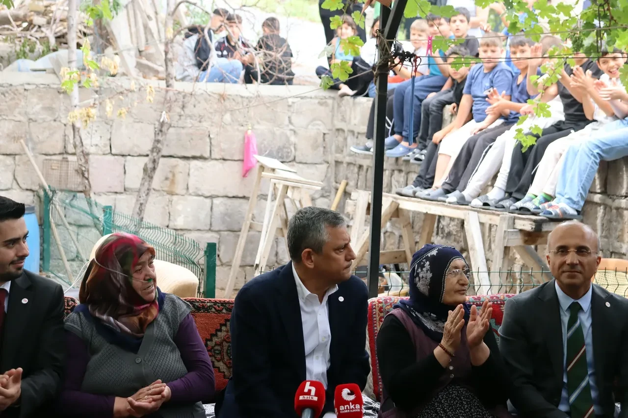 Yeni Parti Genel Başkanı Özgür Özel’den dikkat çeken gaf: Kayseri’ye CHP’li belediye getireceğiz