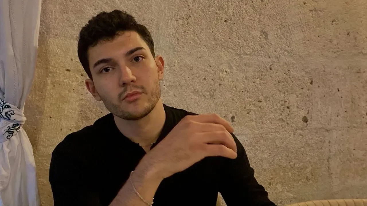 Sevdiğim Sensin’de genç Ali Cabbar kimdir? Alper Çankaya’nın gençliğini oynayacak Mehmet Meral kimdir?