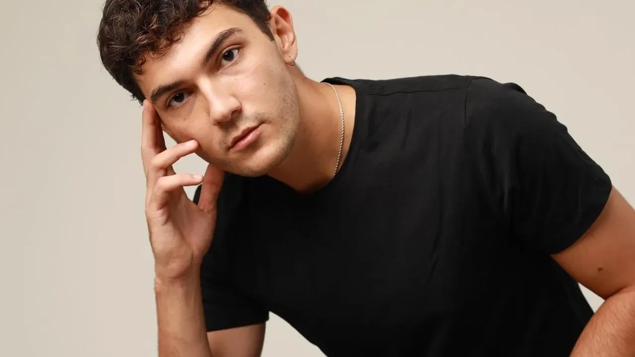 Sevdiğim Sensin’de genç Ali Cabbar kimdir? Alper Çankaya’nın gençliğini oynayacak Mehmet Meral kimdir?