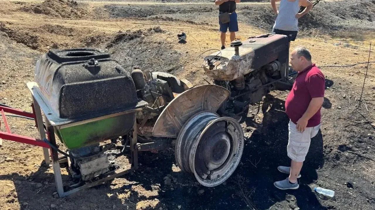 Yangına yardıma gitti, traktörü alevlerin arasında kaldı: "Kaçmasaydım yanacaktım"