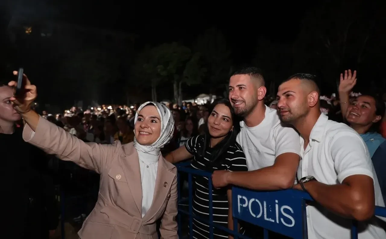 Bakan Göktaş'tan "Biri Bizi Gözetliyor" benzetmesi: "Başkasının hayatını izlemek sağlıklı bir şey değil"