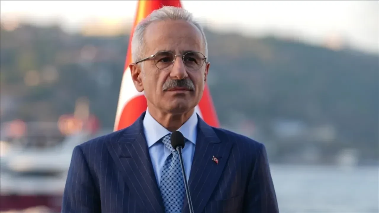 Bakan Uraloğlu duyurdu! Türkiye'nin ilk yerli ve milli lokomotifi Afrika'ya ihraç edildi