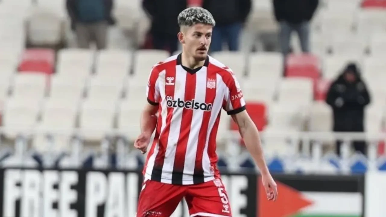 Bursaspor'da yeni transfer! Yeşil-beyazlılar, Emirhan Başyiğit'i duyurdu