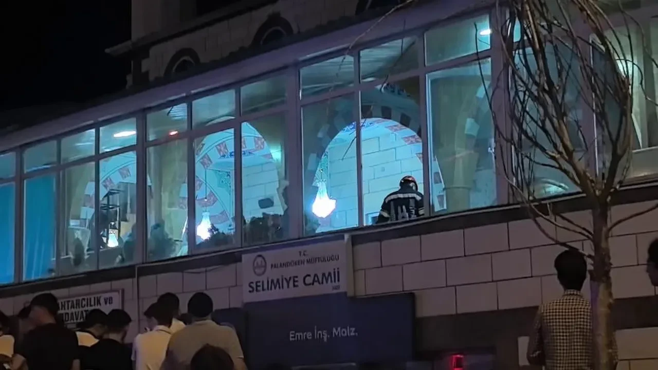 Erzurum’da acı olay: Cami içinde asılı halde bulundu!