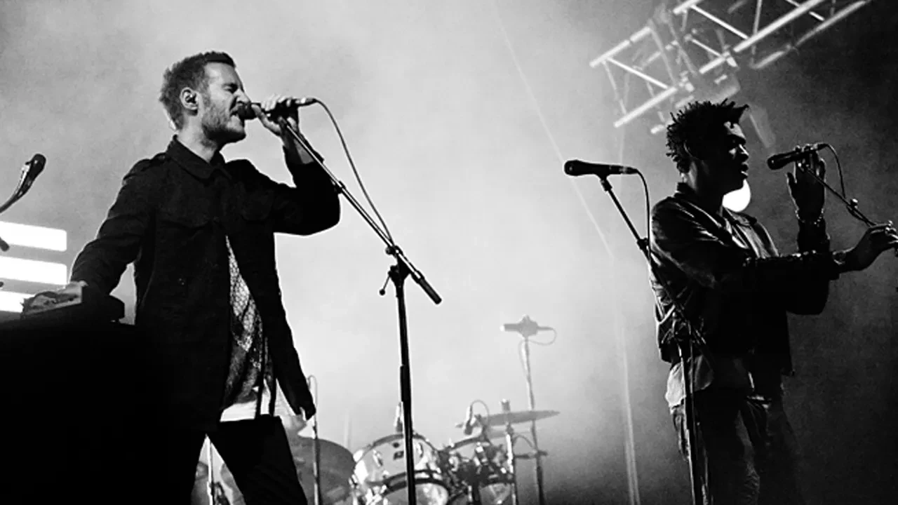 Filistin bayrağı açtıkları içi Singapur'a girişleri yasaklandı! Massive Attack'tan tepki geldi