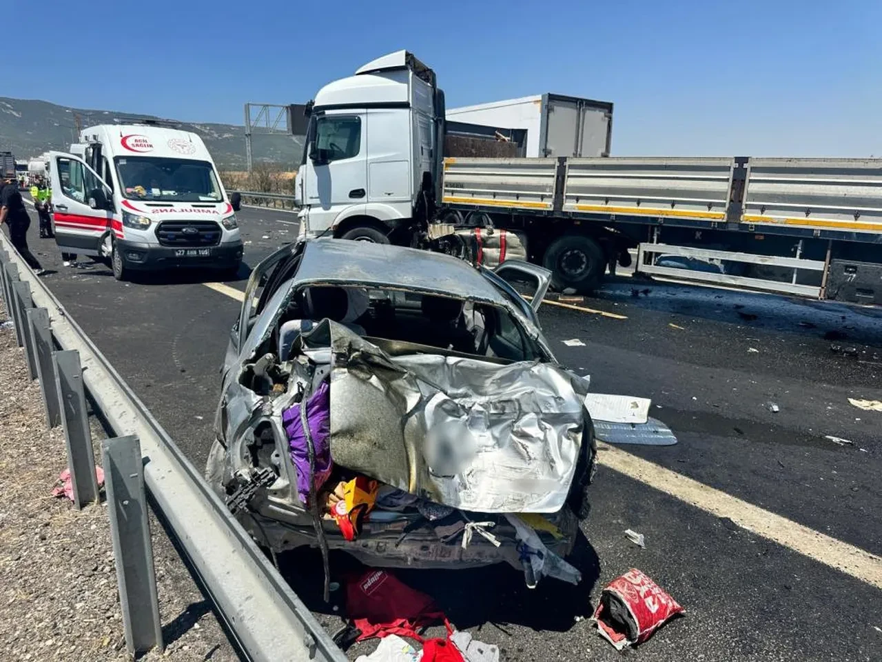 Gaziantep'te feci kaza! Ortalık savaş alanına döndü: Anne ve 3 yaşındaki oğlu öldü
