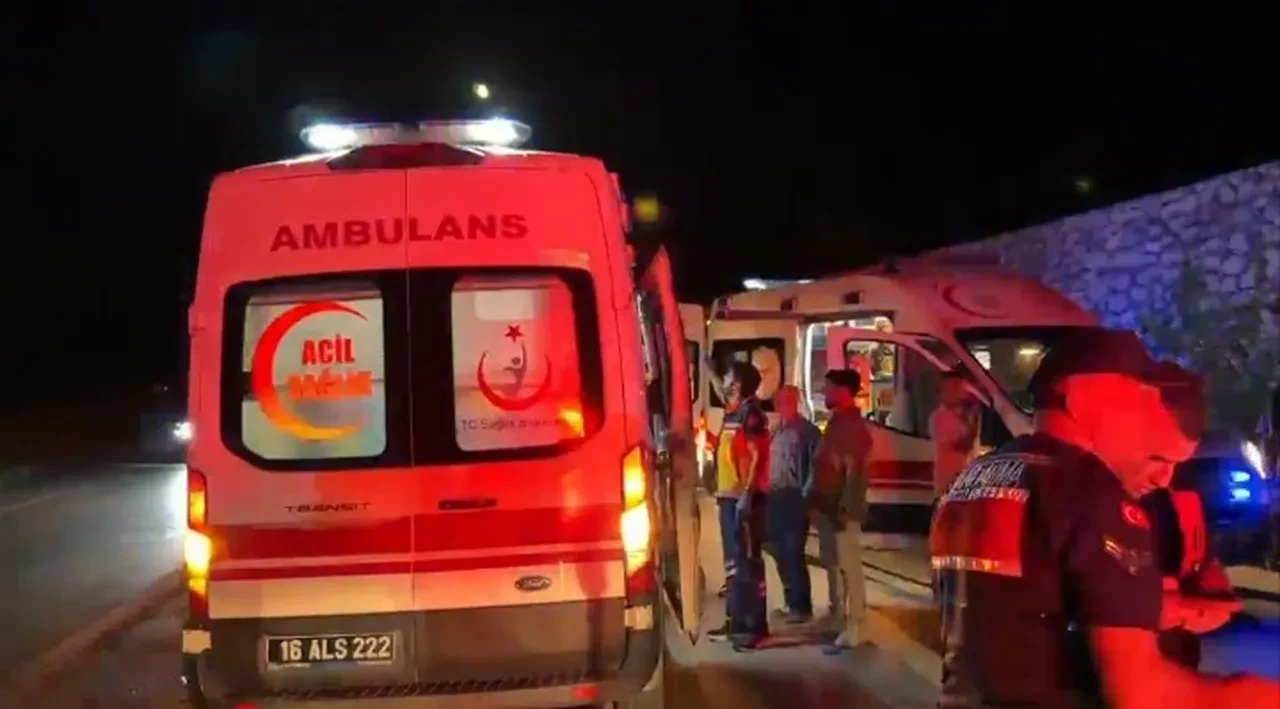 Gece yarısı katliam gibi kaza: Jandarma astsubayın eşi ve çocuğu hayatını kaybetti