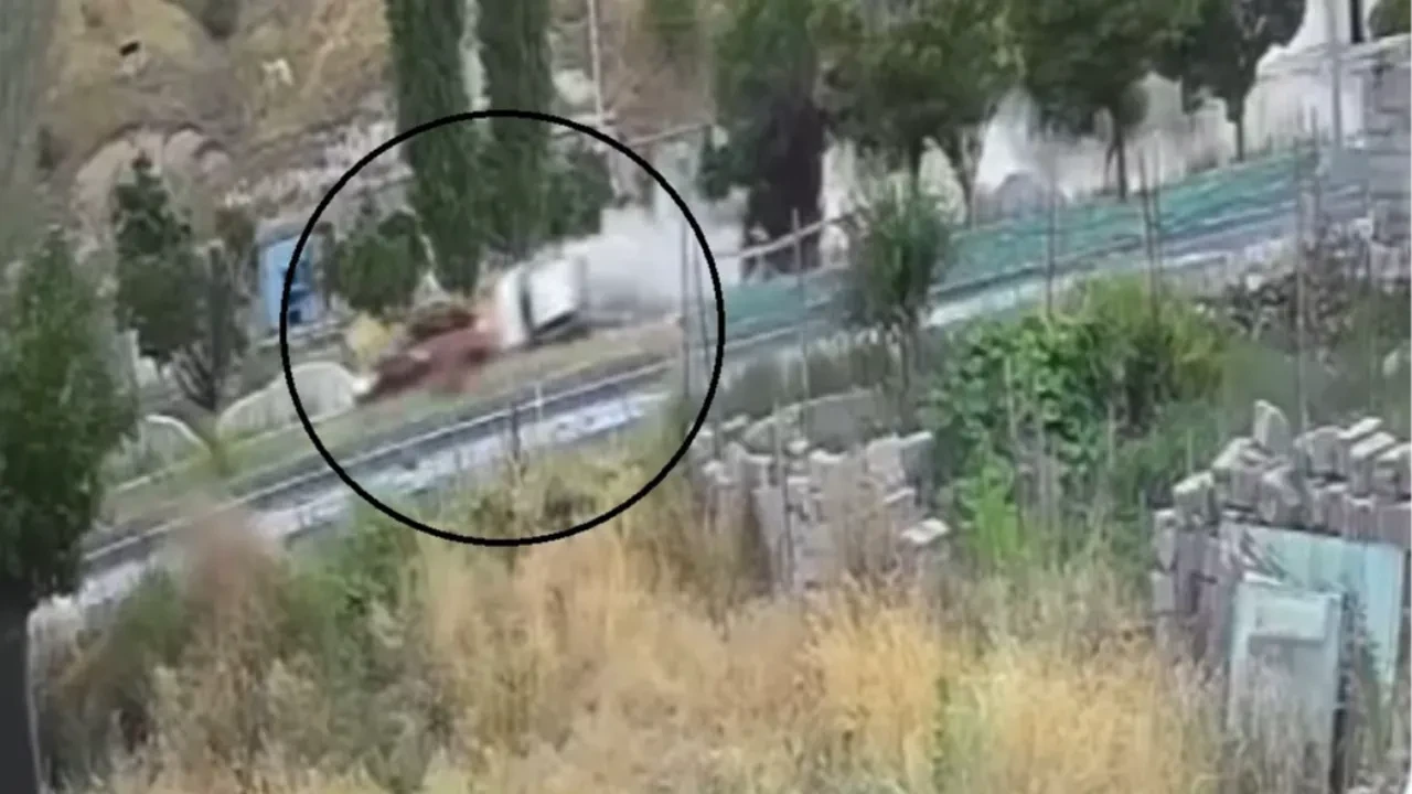 Gelin arabasının lastiği patladı! Araç takla attı