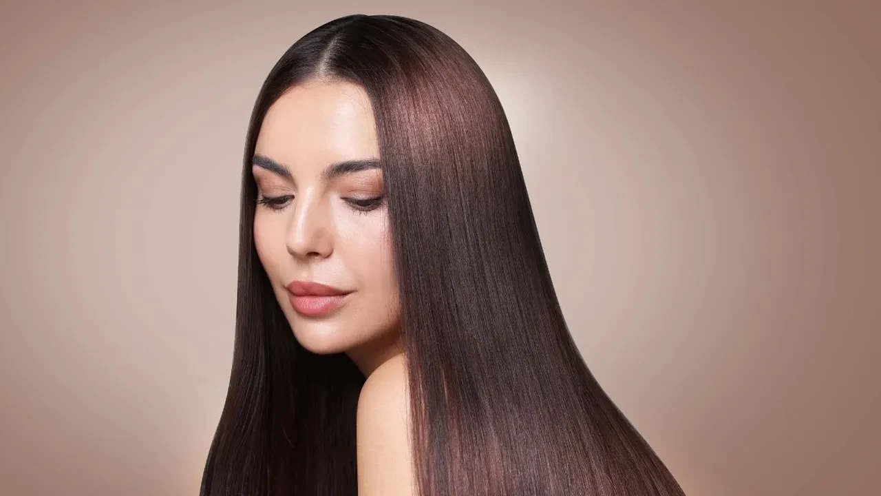 Hazırladığım buz küpleri sayesinde saçlarım daha parlak! İşte saçların keratinini artıran karışım