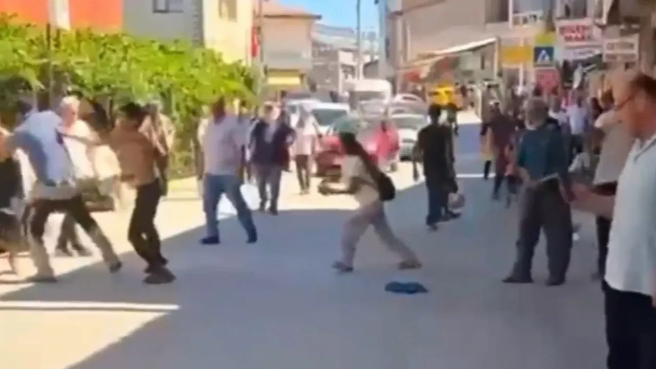 Ortalık savaş alanına döndü! Mevsimlik işçiler arasında meydan kavgası