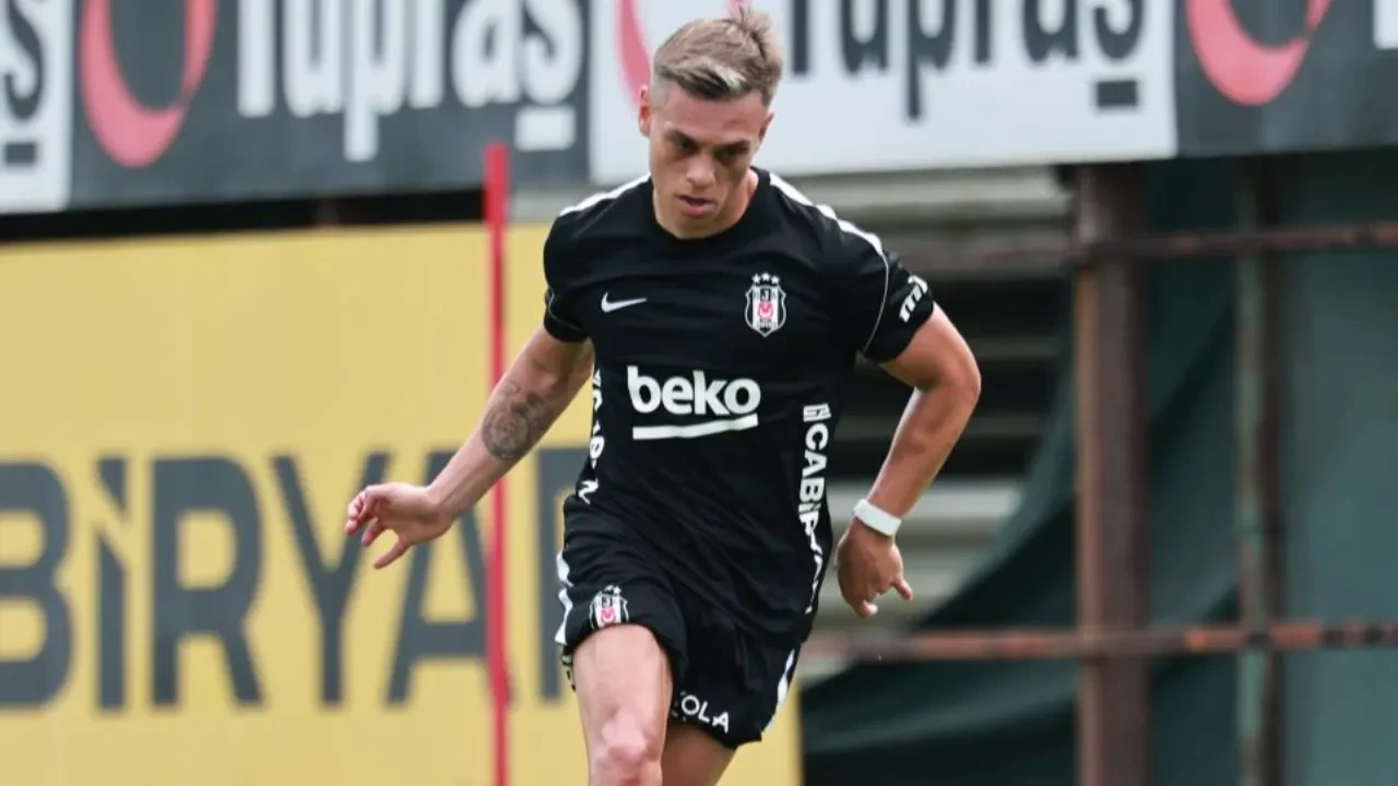 Siyah beyazlı takımda  Leandro Trossard transferi! İlk antrenmanına çıktı