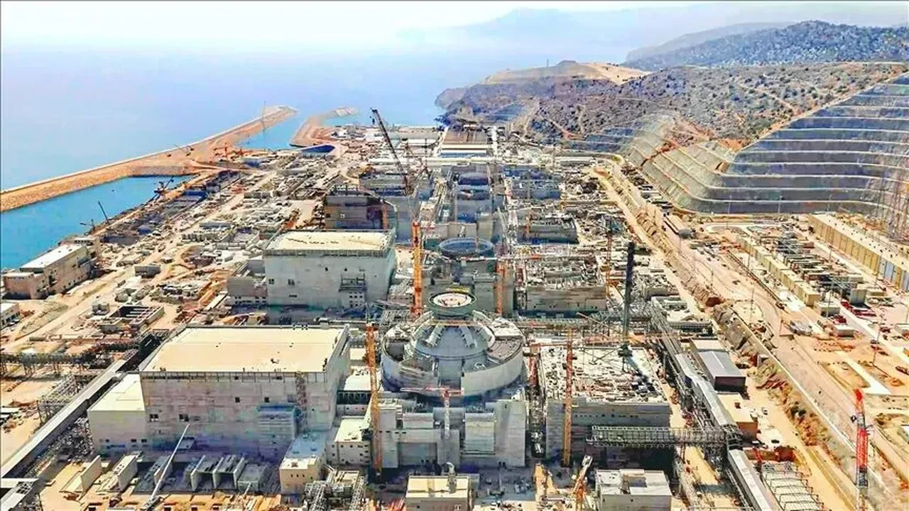 Bakan Bayraktar: 'Önümüzdeki birkaç ay içerisinde Akkuyu'dan ilk elektriği üreteceğiz'