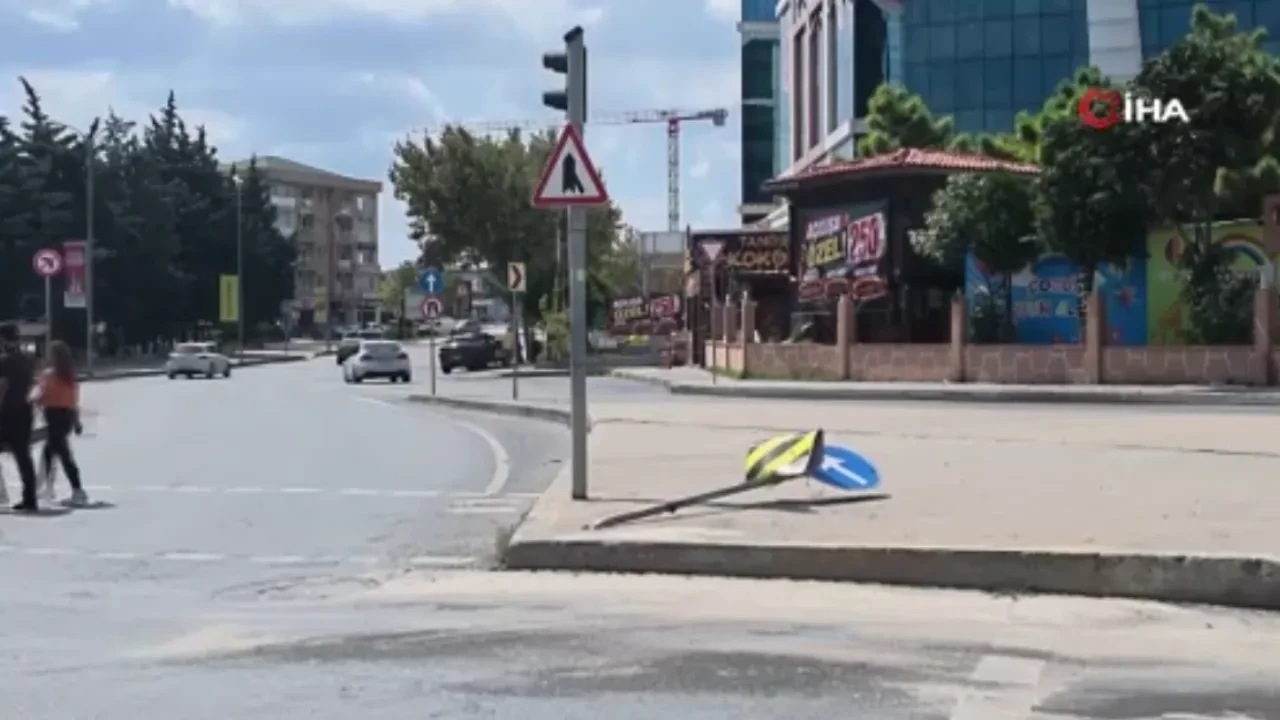 Beylikdüzü’nde kırmızı ışık ihlali kazaya davetiye çıkardı